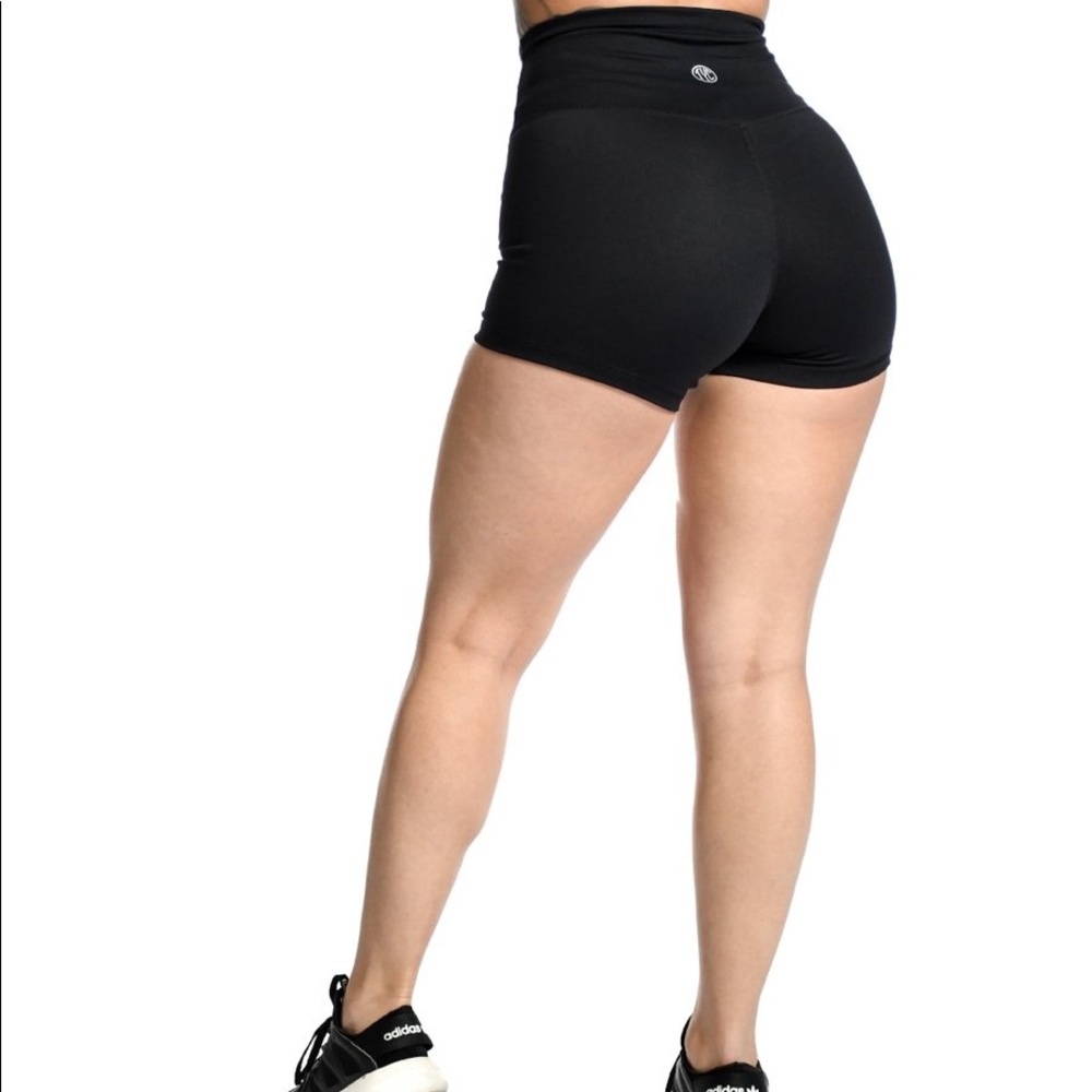 Effortless Classic Shorts- Black